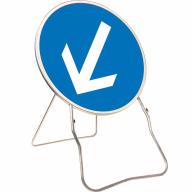 Panneau temporaire BK21 850 Classe 2 "Flèche orientable" sur pied lyonnais